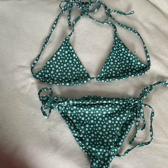 Shein green never worn bathing suit.